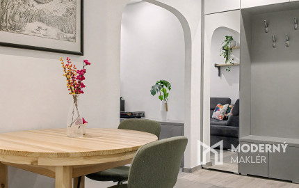 Na predaj kompletne zariadený 3-izbový byt v Petržalke