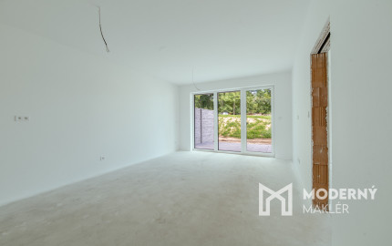 Na predaj skolaudovaný výnimočný 4-izbový byt s vlastnou záhradou vo Veľkom Orvišti