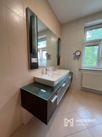 Na predaj veľkometrážny 3-izbový byt v centre mesta Trenčín