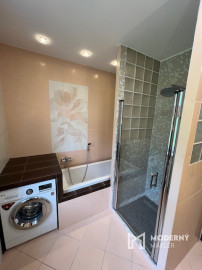 Na predaj veľkometrážny 3-izbový byt v centre mesta Trenčín