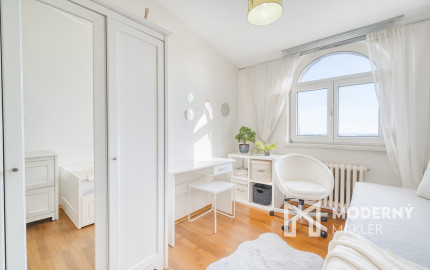 Na predaj 4-izbový byt s výhľadom na Malé Karpaty v Rači