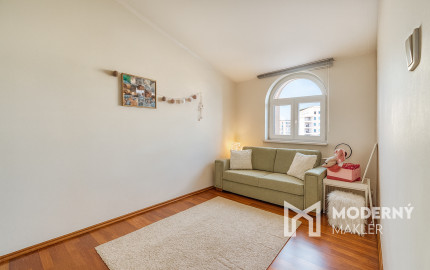 Na predaj 4-izbový byt s výhľadom na Malé Karpaty v Rači