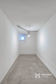 Na predaj rodinný dom s garážou v obci Šoporňa – štandard je zahrnutý v cene