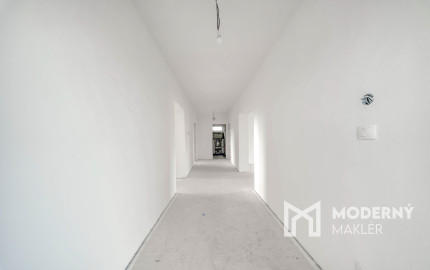 Na predaj rodinný dom s garážou v obci Šoporňa – štandard je zahrnutý v cene