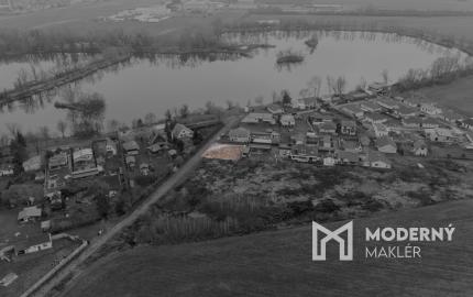 Na predaj stavebný pozemok v obci Sekule - Štrkovňa Lúčky