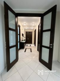 Na prenájom mestský, slnečný 3izb byt v centre Trenčína.