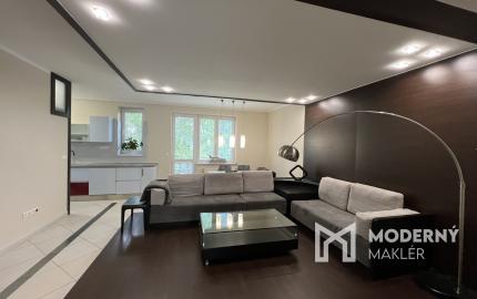 Na prenájom mestský, slnečný 3izb byt v centre Trenčína.