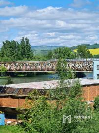 Na prenájom mestský, slnečný 3izb byt v centre Trenčína.