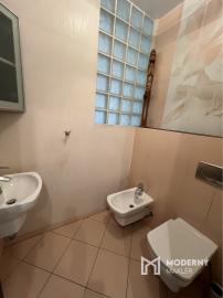 Na prenájom mestský, slnečný 3izb byt v centre Trenčína.