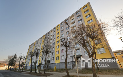 Na predaj 4-izbový byt s loggiou v centre mesta Snina