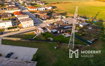 Na predaj novostavba 4-izbového luxusného rodinného domu v obci Dulova Ves – Vlčie doly