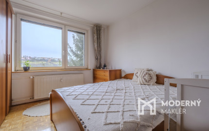 Na predaj slnečný 4-izbový byt na Námestí Kráľovnej pokoja v Prešove