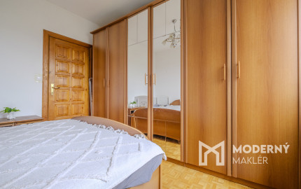 Na predaj slnečný 4-izbový byt na Námestí Kráľovnej pokoja v Prešove