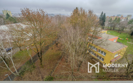 Na predaj slnečný 4-izbový byt na Námestí Kráľovnej pokoja v Prešove