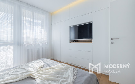 Na predaj slnečný 3-izbový byt v centre mesta Snina