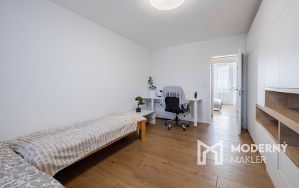 Na predaj slnečný 3-izbový byt v centre mesta Snina