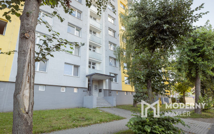 Na predaj slnečný 3-izbový byt v centre mesta Snina