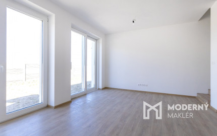 Predaj 4-izbová bytová jednotka v dvojdome v Lehniciach