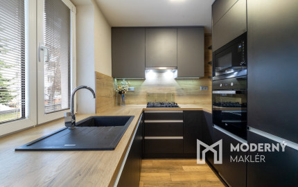 Na predaj zrekonštruovaný a zariadený 3-izbový byt v Trenčíne