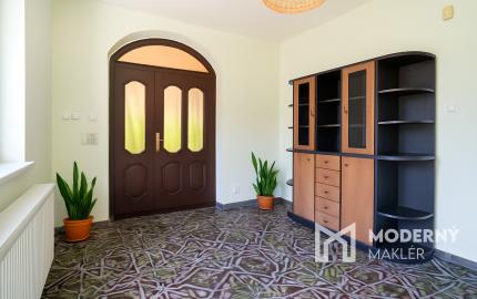 Na predaj poschodová 6-izbová vila v srdci Dunajskej Stredy