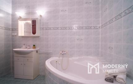 Na predaj poschodová 6-izbová vila v srdci Dunajskej Stredy