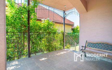 Na predaj poschodová 6-izbová vila v srdci Dunajskej Stredy