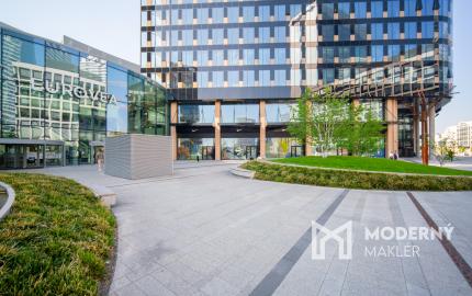 Na prenájom 2-izbový byt so šatníkom v Eurovea Tower – Bratislava