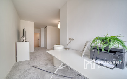 Na predaj 2-izbový byt s veľkolepou terasou na Kolibe