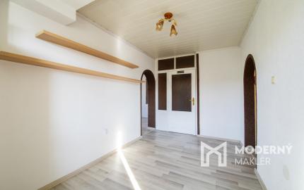 Na predaj priestranný 3-izbový byt v Zákamennom