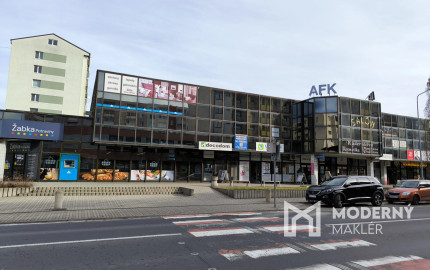 Na prenájom moderný obchodný priestor v centre Malaciek