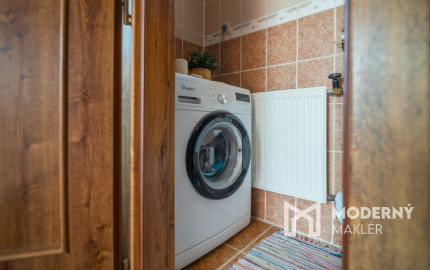 Nová znížená cena! Na predaj 5-izbový rodinný dom s veľkou záhradou v Novej Vsi nad Váhom