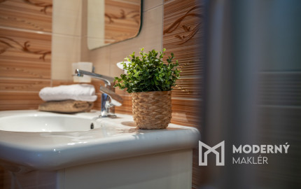 Nová znížená cena! Na predaj 5-izbový rodinný dom s veľkou záhradou v Novej Vsi nad Váhom