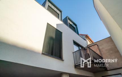 Na prenájom štýlový 3-izbový mezonet v historickom centre Trnavy