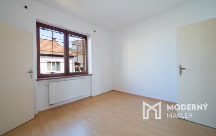 Na predaj rodinný dom s pozemkom a investičným potenciálom v Trenčíne