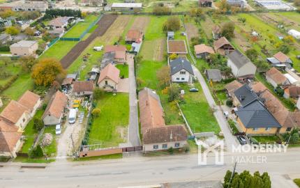 Na predaj rodinný dom so slnečným pozemkom-Veľké Chlievany