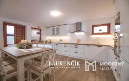 Na predaj veľkorysý 7-izbový rodinný dom v obci Podlužany