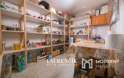 Na predaj veľkorysý 7-izbový rodinný dom v obci Podlužany