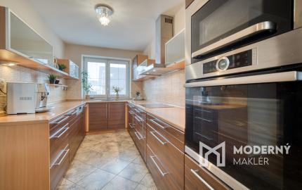 Na predaj dvojpodlažný 4-izbový dom v Malackách