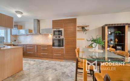 Na predaj dvojpodlažný 4-izbový dom v Malackách