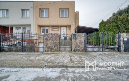 Na predaj dvojpodlažný 4-izbový dom v Malackách