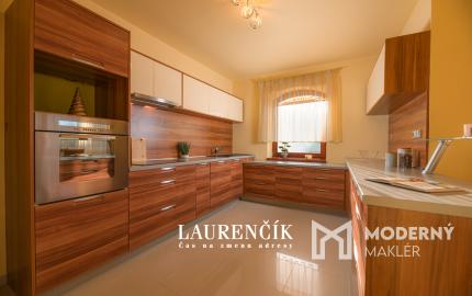 Na predaj veľkorysý 7-izbový rodinný dom v obci Podlužany