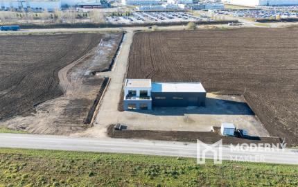 Na predaj administratívno-skladový objekt pri Trnave, v obci Zavar