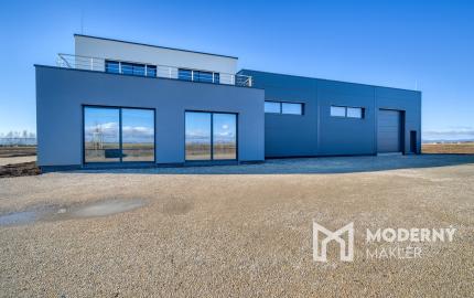Na predaj administratívno-skladový objekt pri Trnave, v obci Zavar