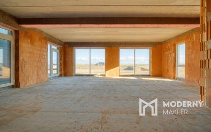 Na predaj administratívno-skladový objekt pri Trnave, v obci Zavar