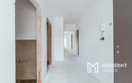 Na predaj skolaudovaný 3-izbový byt s vlastnou záhradou