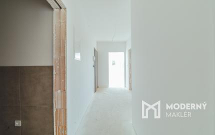 Na predaj skolaudovaný 3-izbový byt s vlastnou záhradou