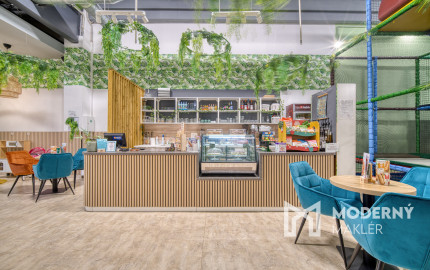 Na odstúpenie kaviareň s detským ihriskom v OC MOLO v Pezinku