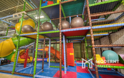 Na odstúpenie kaviareň s detským ihriskom v OC MOLO v Pezinku