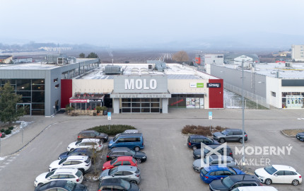 Na odstúpenie kaviareň s detským ihriskom v OC MOLO v Pezinku