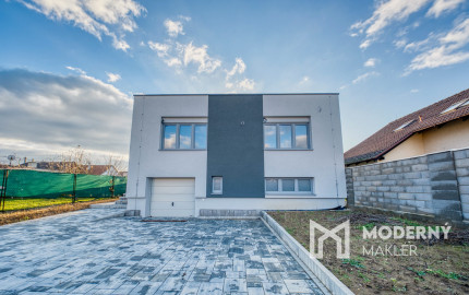 Na predaj rodinný dom s garážou v obci Šoporňa – štandard je zahrnutý v cene